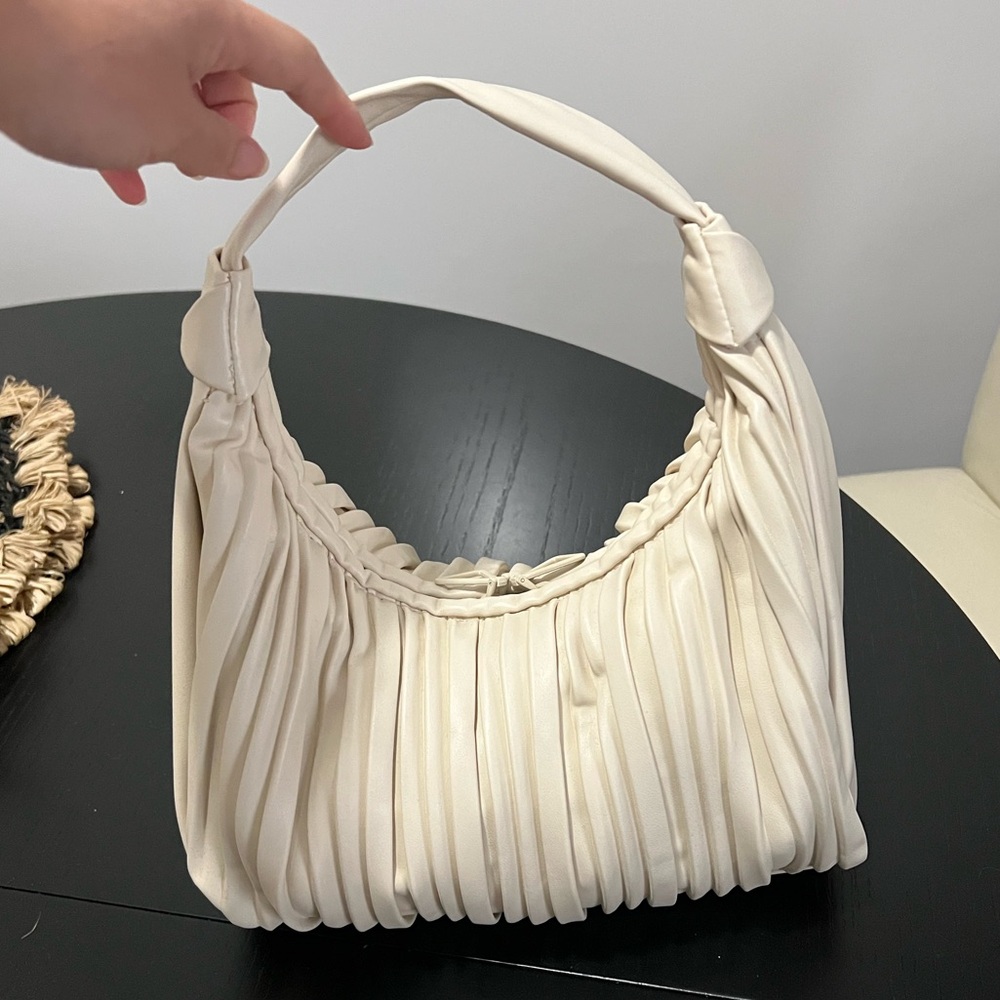 Mango pleated bag